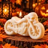Świeca Halloween motocykl z czaszką – prezent i dekoracja