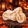 Świeca Halloween motocykl z czaszką – prezent i dekoracja
